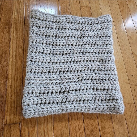 Handmade Crochet Soft and Chunky Infinity Red Scarf. Very stylish! Color Oatmeal - Picture 3 of 5